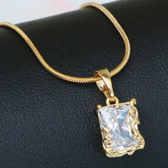"Elegant Rose Gold Pendant with Rectangle Crystal and Filigree Frame, XPPT1383 - Picture 1 of 13